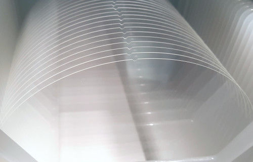 0.7mm 1.1mmの単結晶の水晶ウエファーの鋸の等級および光学等級